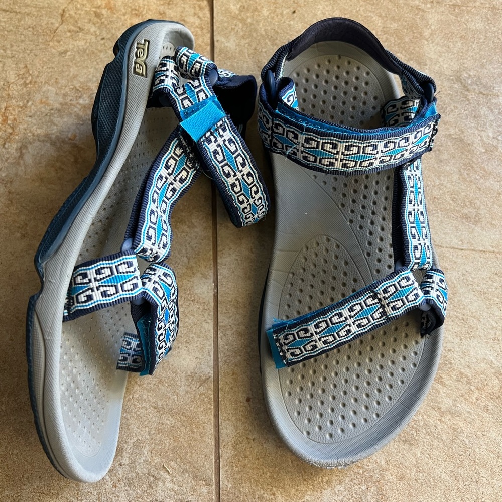 Reba Hiking Sandal Womens 7